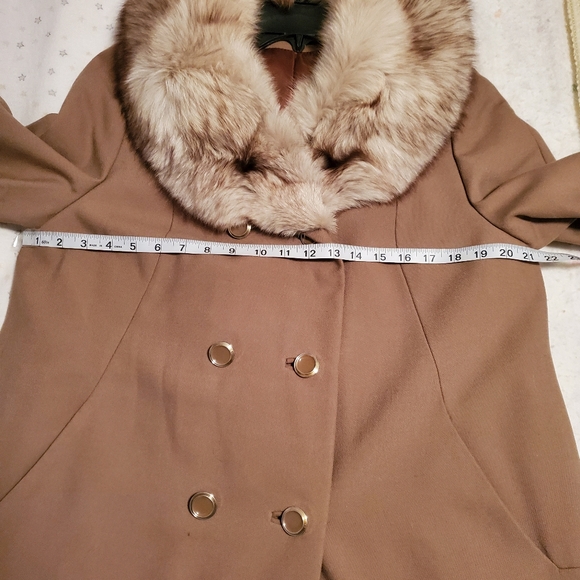 Lorandale Pure Wool 3 Button Coat w/Genuine Fox Fur Collar, Beige/Tan - Picture 6 of 12